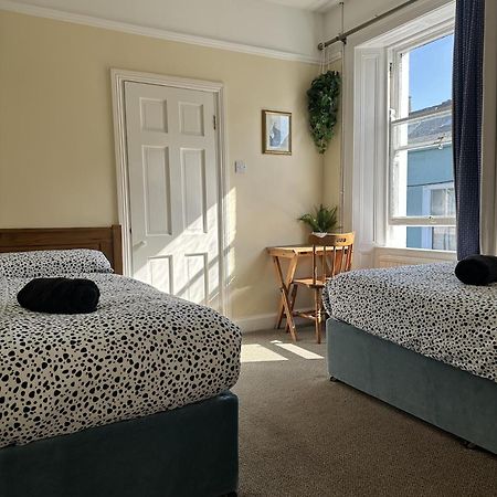 The Grapevine Hostel Dingle Exterior photo